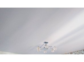 Монтаж потолка в спальне 11 м2 с использованием пленки VIPCEILING серии MONLANGE M9001 (3.25)