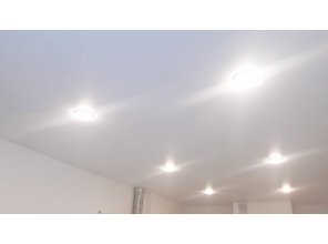 Монтаж потолка на кухне 13 м2 с использованием пленки VIPCEILING серии MONLANGE M9001 (3.25)