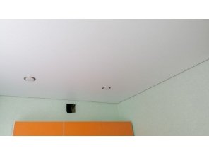 Монтаж потолка на кухне 6 м2 с использованием пленки VIPCEILING серии MONLANGE M9001 (2.60)