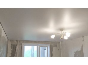 Монтаж потолка в гостиной 16 м2 с использованием пленки VIPCEILING серии MONLANGE M9001 (3.25)