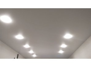 Монтаж потолка на кухне 10 м2 с использованием пленки VIPCEILING серии MONLANGE M9001 (2.60)