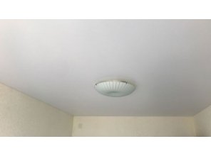 Монтаж потолка в спальне 12 м2 с использованием пленки VIPCEILING серии MONLANGE M9001 (3.25)