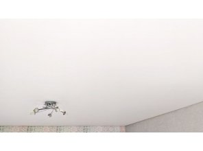 Монтаж потолка на кухне 12 м2 с использованием пленки VIPCEILING серии MONLANGE M9001 (3.25)