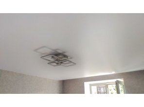 Монтаж потолка в гостиной 14 м2 с использованием пленки VIPCEILING серии MONLANGE M9001 (3.50)