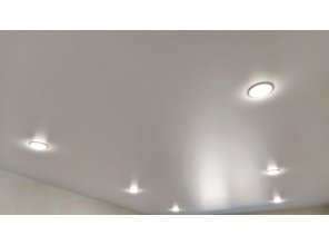 Монтаж потолка в спальне 12 м2 с использованием пленки VIPCEILING серии MONLANGE S9020 (3.25)