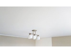 Монтаж потолка в спальне 15 м2 с использованием пленки VIPCEILING серии MONLANGE M9001 (3.80)