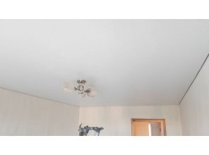 Монтаж потолка в гостиной 16 м2 с использованием пленки VIPCEILING серии MONLANGE M9001 (3.25)