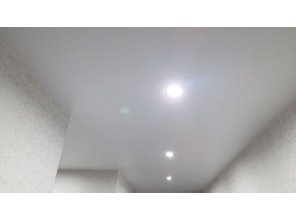 Монтаж потолка в прихожей 11 м2 с использованием пленки VIPCEILING серии MONLANGE M9001 (3.25)