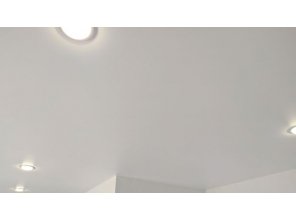 Монтаж потолка на кухне 16 м2 с использованием пленки VIPCEILING серии MONLANGE M9001 (4.35)