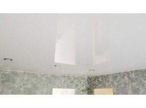 Монтаж потолка в гостиной 16 м2 с использованием пленки VIPCEILING серии MONLANGE L9001 (3.25)