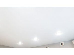 Монтаж потолка на кухне 16 м2 с использованием пленки VIPCEILING серии MONLANGE M9001 (4.00)