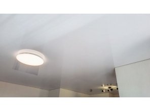 Монтаж потолка в квартире 21 м2 с использованием пленки VIPCEILING серии MONLANGE L9001 (4.90)