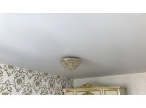 Монтаж потолка в спальне 13 м2 с использованием пленки VIPCEILING серии MONLANGE M9001 (3.25)