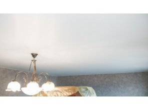 Монтаж потолка в гостиной 20 м2 с использованием пленки VIPCEILING серии MONLANGE M9001 (3.50)