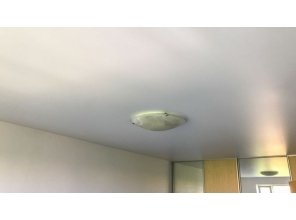 Монтаж потолка в гостиной 16 м2 с использованием пленки VIPCEILING серии MONLANGE M9001 (3.25)