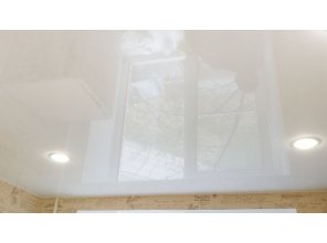 Монтаж потолка на кухне 8 м2 с использованием пленки VIPCEILING серии MONLANGE L9001 (2.60)