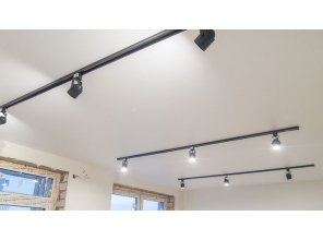 Монтаж потолка в квартире 22 м2 с использованием пленки VIPCEILING серии MONLANGE M9001 (4.90)