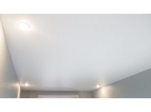 Монтаж потолка в гостиной 14 м2 с использованием пленки VIPCEILING серии MONLANGE S9020 (3.25)