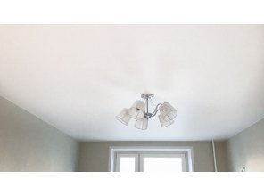 Монтаж потолка в спальне 13 м2 с использованием пленки VIPCEILING серии MONLANGE M9001 (3.25)