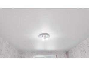 Монтаж потолка в спальне 13 м2 с использованием пленки VIPCEILING серии MONLANGE M9001 (3.25)