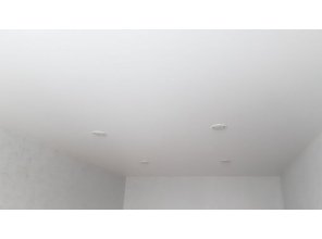 Монтаж потолка в спальне 10 м2 с использованием пленки VIPCEILING серии MONLANGE M9001 (2.60)