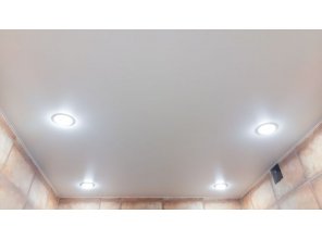 Монтаж потолка в ванной 4 м2 с использованием пленки VIPCEILING серии MONLANGE S9020 (2.15)