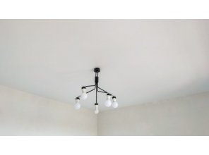 Монтаж потолка в спальне 13 м2 с использованием пленки VIPCEILING серии MONLANGE M9001 (3.25)