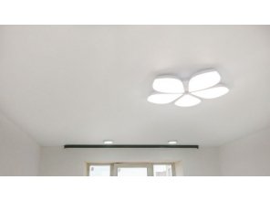 Монтаж потолка в гостиной 18 м2 с использованием пленки VIPCEILING серии MONLANGE M9001 (3.50)