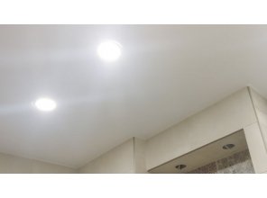 Монтаж потолка в ванной 4 м2 с использованием пленки VIPCEILING серии MONLANGE M9001 (2.15)