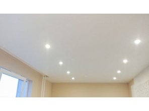 Монтаж потолка в спальне 14 м2 с использованием пленки VIPCEILING серии MONLANGE M9001 (3.25)