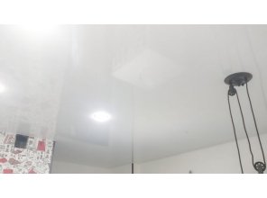 Монтаж потолка на кухне 12 м2 с использованием пленки VIPCEILING серии MONLANGE L9001 (3.50)