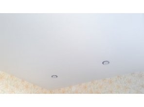 Монтаж потолка на кухне 8 м2 с использованием пленки VIPCEILING серии MONLANGE M9001 (2.60)