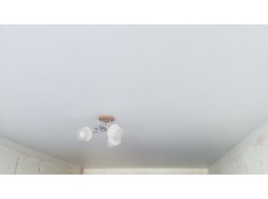 Монтаж потолка в гостиной 17 м2 с использованием пленки VIPCEILING серии MONLANGE M9001 (3.25)