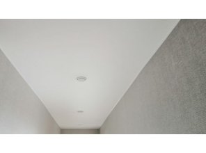 Монтаж потолка в коридоре 10 м2 с использованием пленки VIPCEILING серии MONLANGE S9020 (3.25)