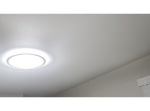 Монтаж потолка в гостиной 16 м2 с использованием пленки VIPCEILING серии MONLANGE M9001 (3.80)