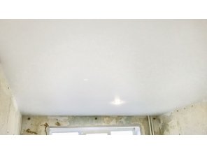 Монтаж потолка в спальне 13 м2 с использованием пленки VIPCEILING серии MONLANGE M9001 (3.25)