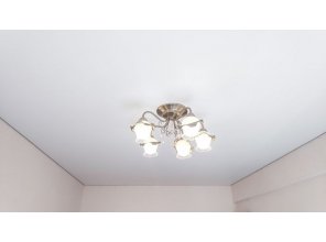 Монтаж потолка в спальне 11 м2 с использованием пленки VIPCEILING серии MONLANGE M9001 (2.60)