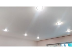 Монтаж потолка на кухне 10 м2 с использованием пленки VIPCEILING серии MONLANGE S9020 (3.25)