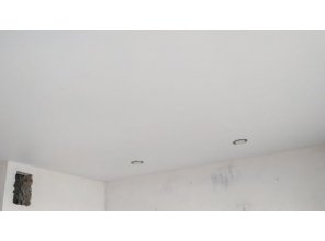 Монтаж потолка на кухне 9 м2 с использованием пленки VIPCEILING серии MONLANGE M9001 (3.25)