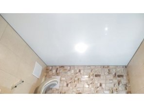 Монтаж потолка в ванной 4 м2 с использованием пленки VIPCEILING серии MONLANGE L9001 (1.65)