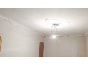 Монтаж потолка в гостиной 17 м2 с использованием пленки VIPCEILING серии MONLANGE M9001 (3.25)