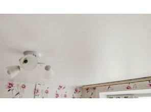 Монтаж потолка в спальне 13 м2 с использованием пленки VIPCEILING серии MONLANGE S9020 (3.25)