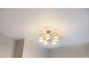 Монтаж потолка на кухне 10 м2 с использованием пленки VIPCEILING серии MONLANGE S9020 (3.25)