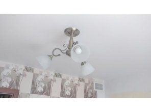 Монтаж потолка на кухне 9 м2 с использованием пленки VIPCEILING серии MONLANGE M9001 (3.25)