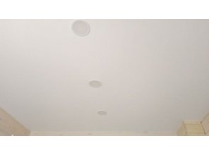 Монтаж потолка в деревянном доме 11 м2 с использованием пленки VIPCEILING серии MONLANGE M9001 (3.25)