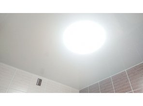 Монтаж потолка в ванной 4 м2 с использованием пленки VIPCEILING серии MONLANGE L9001 (1.65)