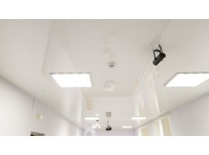 Монтаж потолка в офисе 50 м2 с использованием пленки VIPCEILING серии MONLANGE L9001 (4.00)