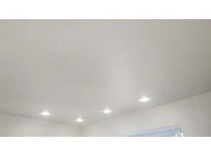 Монтаж потолка на кухне 11 м2 с использованием пленки VIPCEILING серии MONLANGE S9020 (3.25)