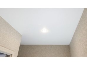 Монтаж потолка в коридоре 8 м2 с использованием пленки VIPCEILING серии MONLANGE M9001 (3.25)