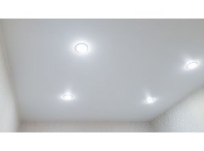 Монтаж потолка в коридоре 7 м2 с использованием пленки VIPCEILING серии MONLANGE M9001 (2.60)